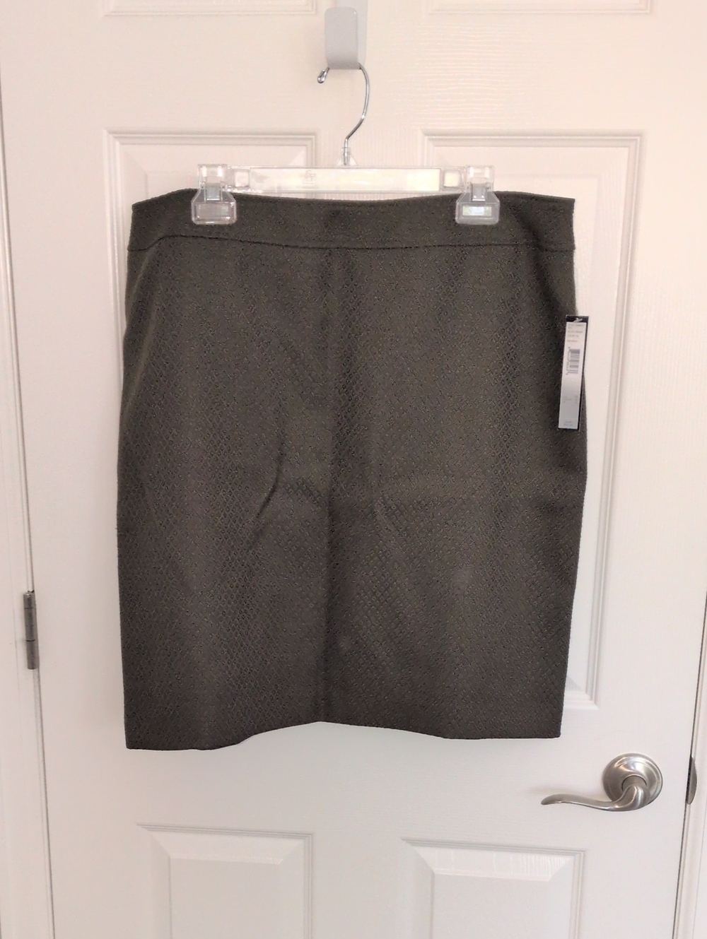 NWT Tahari Olive Green Textured Pencil Skirt - 18